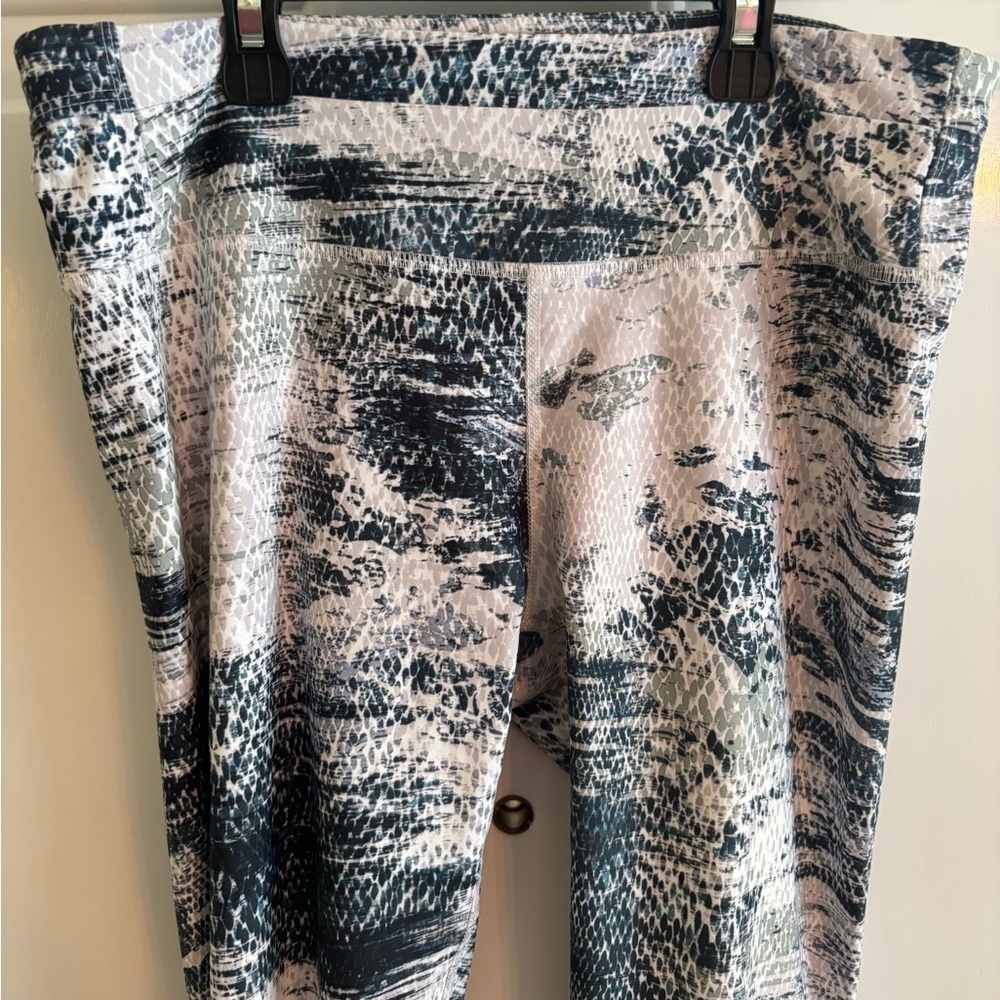 Fabletics High-Waisted Leggings | Snake Print | Size S